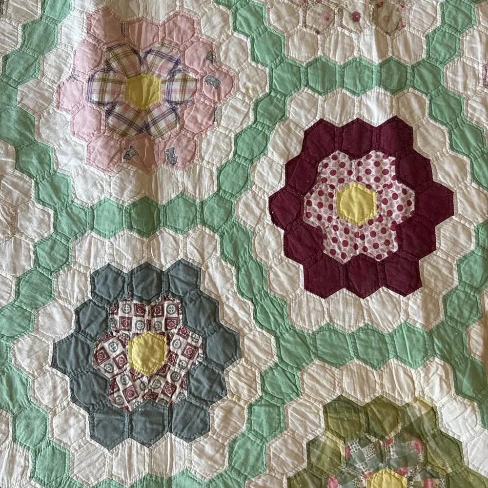 Vintage Beautiful Grandma's Flower Garden Quilt Feed Sack Fabrics 95 By 77”